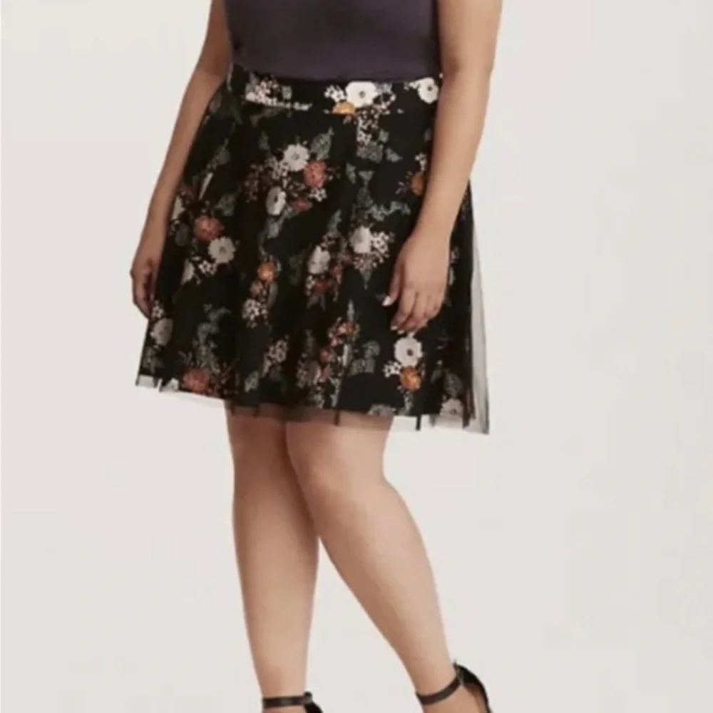 Torrid floral tulle overlay A-line skirt, Sz. 4X - Picture 1 of 9